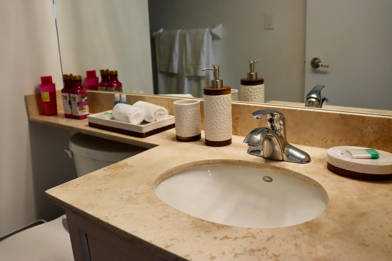 Apartment/2Bedrooms/2 Full Bathrooms/Free Parking Toronto Bagian luar foto