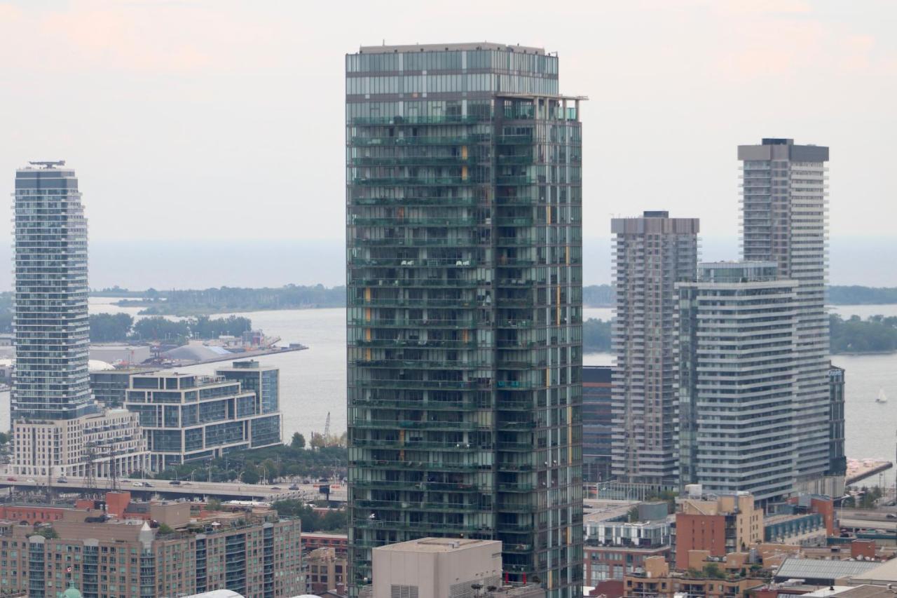 Apartment/2Bedrooms/2 Full Bathrooms/Free Parking Toronto Bagian luar foto