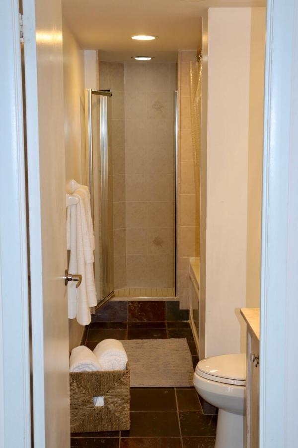 Apartment/2Bedrooms/2 Full Bathrooms/Free Parking Toronto Bagian luar foto