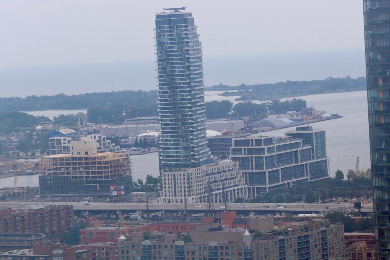 Apartment/2Bedrooms/2 Full Bathrooms/Free Parking Toronto Bagian luar foto